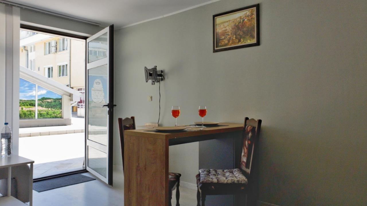 Cozy Studio Near The Park With Huge Verandah. Veliko Tarnovo Exterior photo